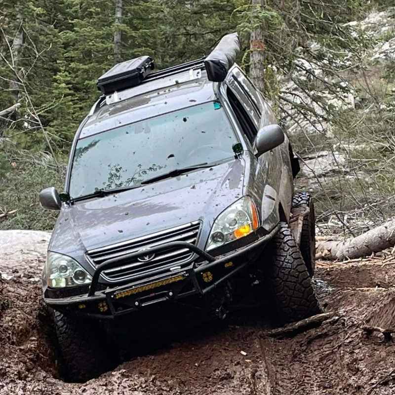 Load image into Gallery viewer, Lexus GX470 Hybrid Front Bumper
