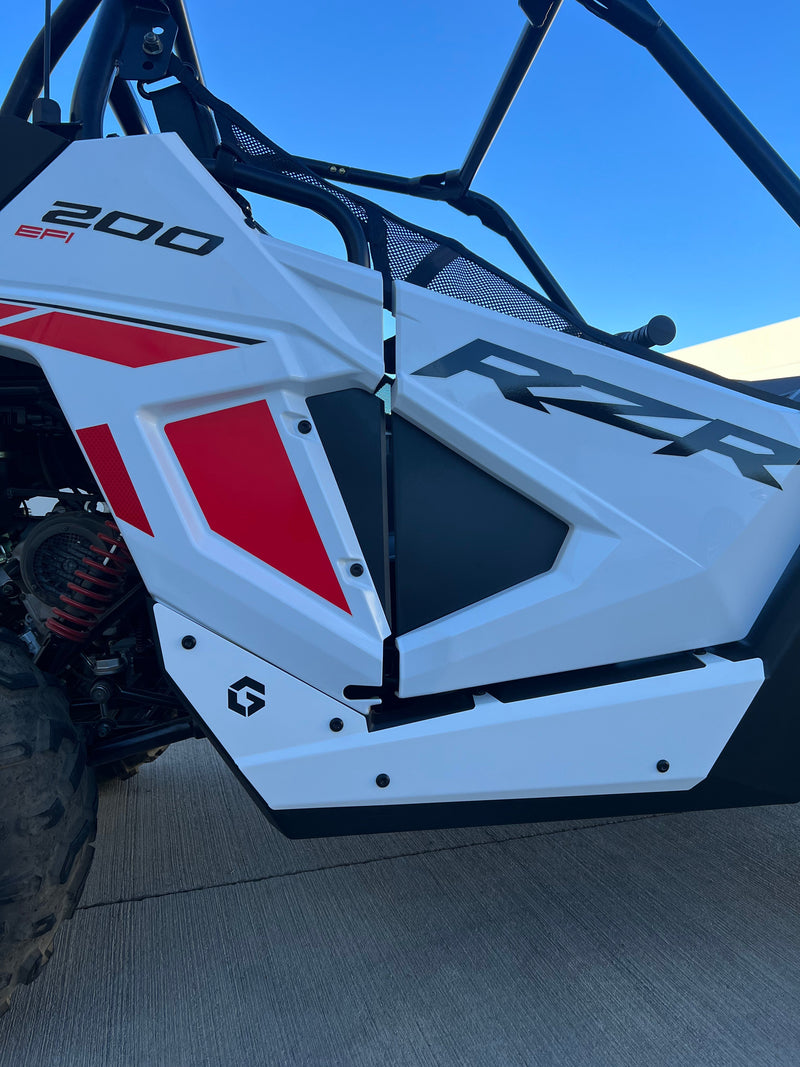Load image into Gallery viewer, POLARIS RZR 200 - KICK PLATES
