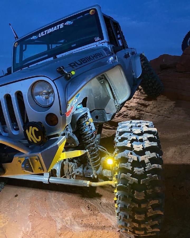 Load image into Gallery viewer, Dana/Spicer "Ultimate Dana 60" Steerable Knuckle Pod Light Mounts
