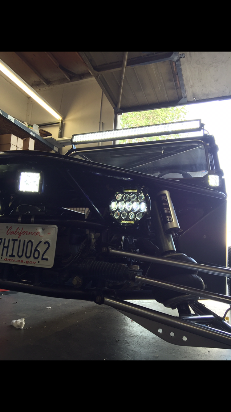 Load image into Gallery viewer, Round Plug &amp; Play Headlight Replacement
