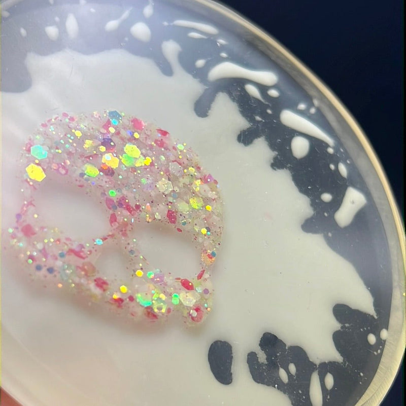 Load image into Gallery viewer, Wiser Hyzer Custom Resin Mini - Glow Skull Splatter
