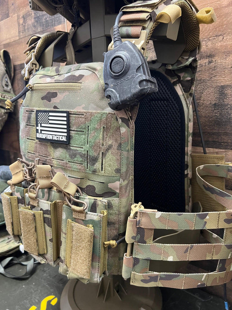 Load image into Gallery viewer, FULL KIT COMBO Crusader 2.0 XL Armor COMBO PACKAGE LIGHTWEIGHT LEVEL IV (2) 10x13.5 Front/Back Plates, Plate Carrier Bag, Medic Pouch
