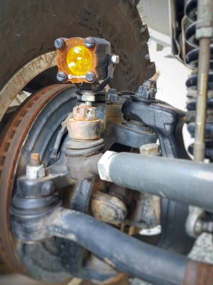 Load image into Gallery viewer, Dana/Spicer "Ultimate Dana 60" Steerable Knuckle Pod Light Mounts
