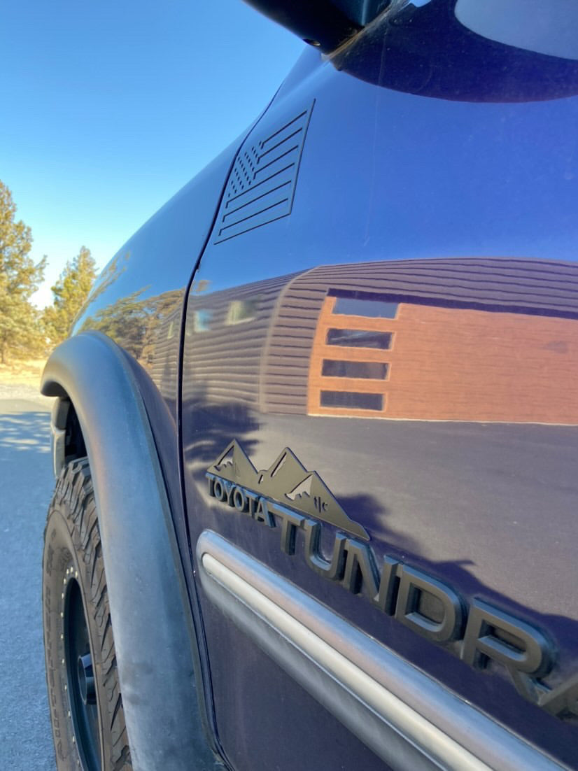 Universal Mountain Range Vehicle Magnet