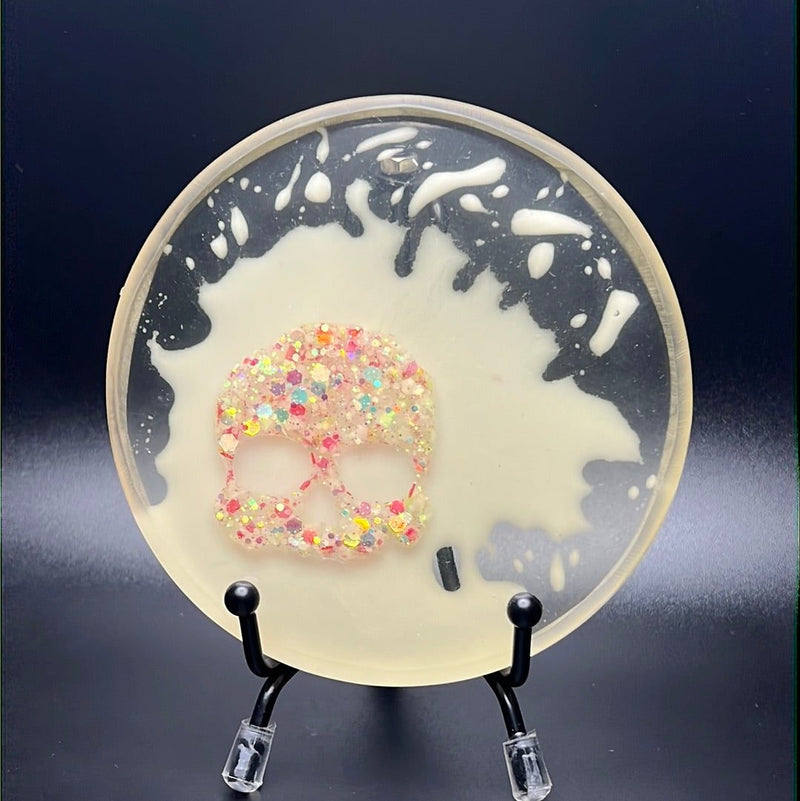 Load image into Gallery viewer, Wiser Hyzer Custom Resin Mini - Glow Skull Splatter
