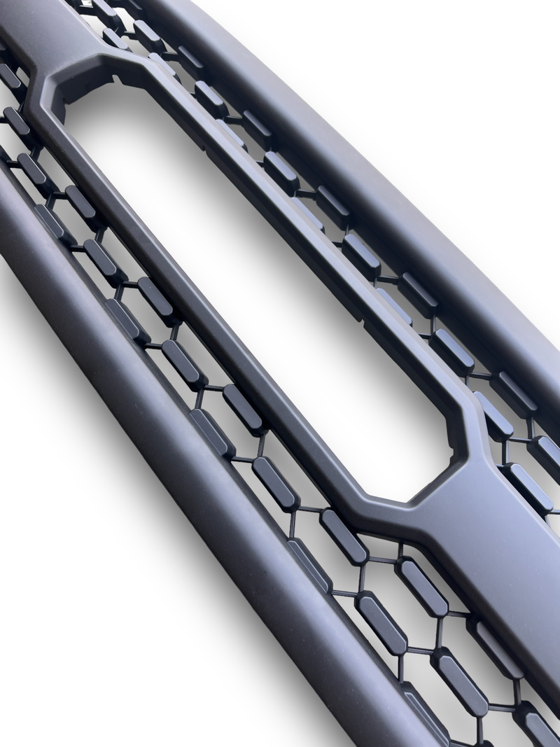 Load image into Gallery viewer, 2001-04 Sequoia Pro Grille
