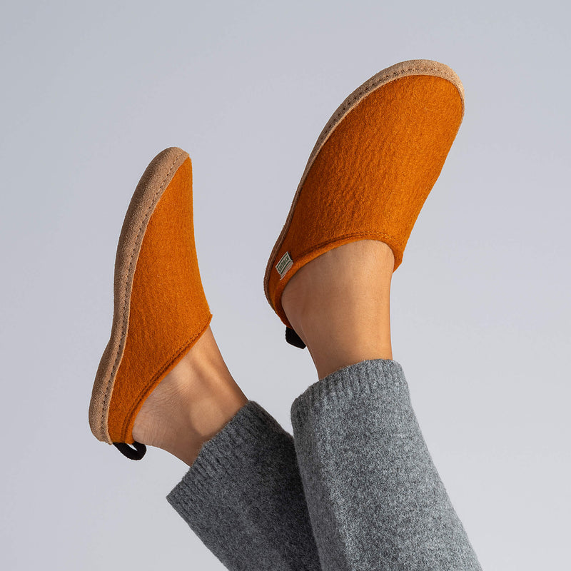 Load image into Gallery viewer, Kyrgies Indoor Wool Slides
