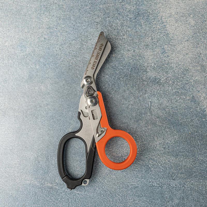 Load image into Gallery viewer, Folding Scuba Diving Shears and Rescue Shears
