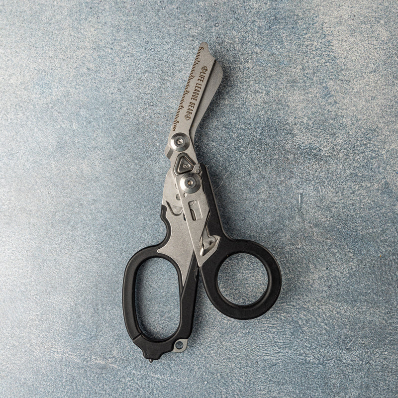 Load image into Gallery viewer, Folding Scuba Diving Shears and Rescue Shears
