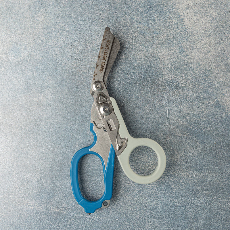 Load image into Gallery viewer, Folding Scuba Diving Shears and Rescue Shears
