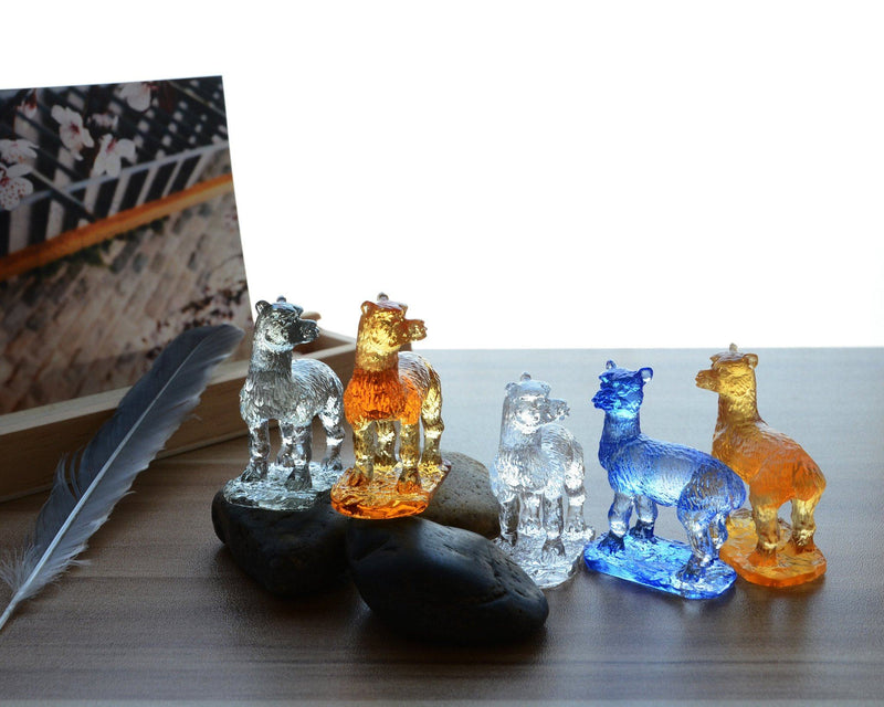 Load image into Gallery viewer, Liuli Crystal Alpaca Figurine
