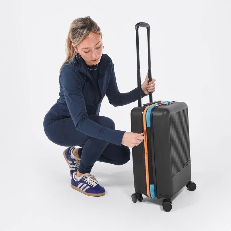 Load image into Gallery viewer, Meridian | 22" Carry-On - Chromatic Black
