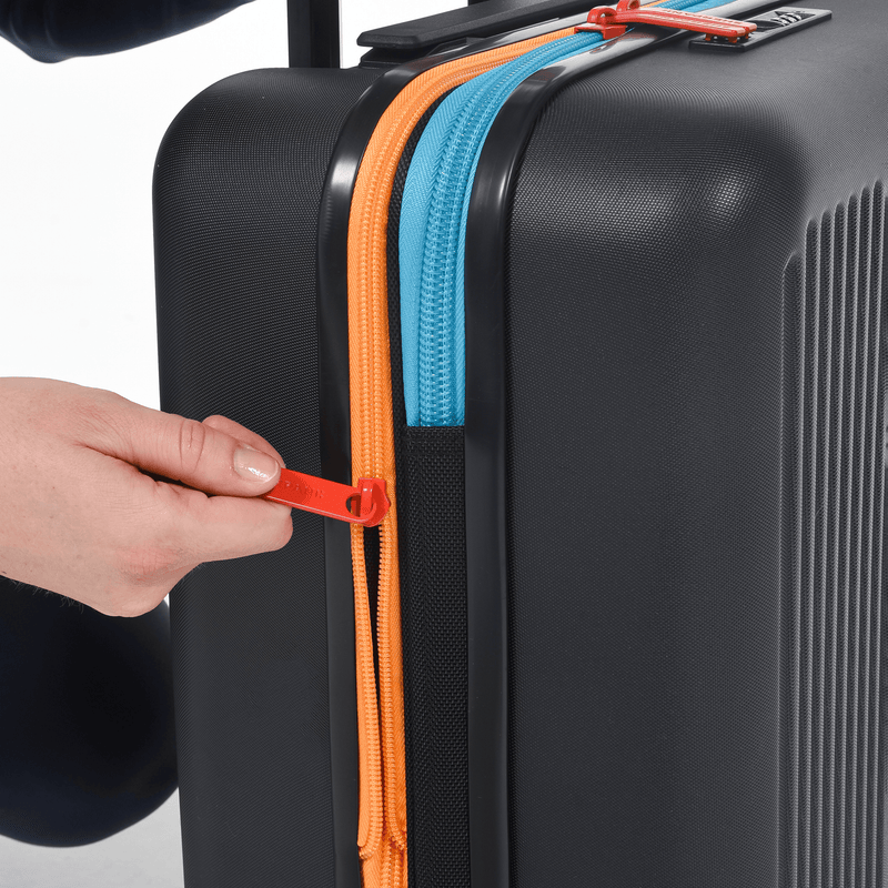 Load image into Gallery viewer, Meridian | 22" Carry-On - Chromatic Black
