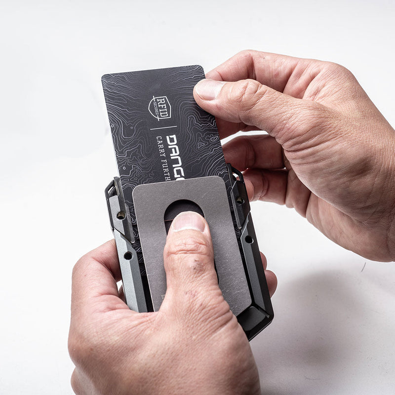 Load image into Gallery viewer, M4 MAVERICK™ RAIL WALLET with TITANIUM CLIP
