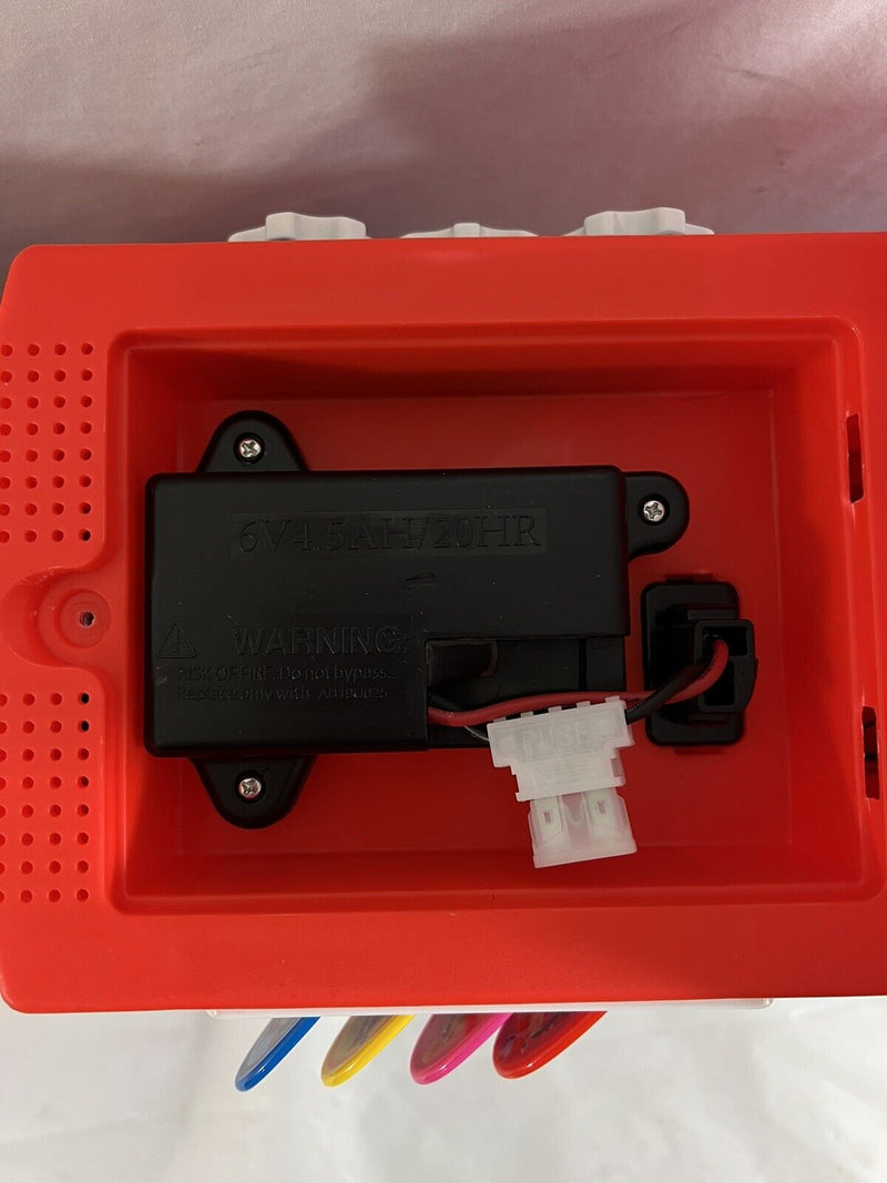 Load image into Gallery viewer, Magical Minnie Mouse Train Set with Tracks and Caboose - Powered by 6-Volt Battery
