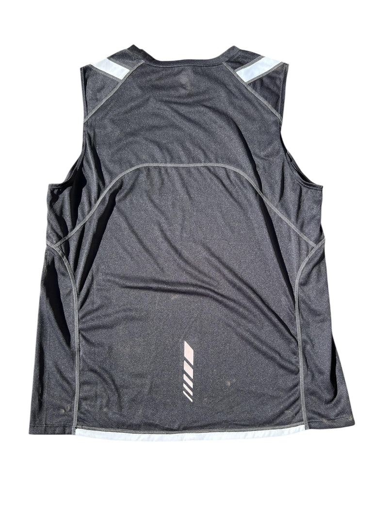 Load image into Gallery viewer, DESCENTE Men&#39;s Dryzone Sleeveless Tank Top, Black/White, Medium

