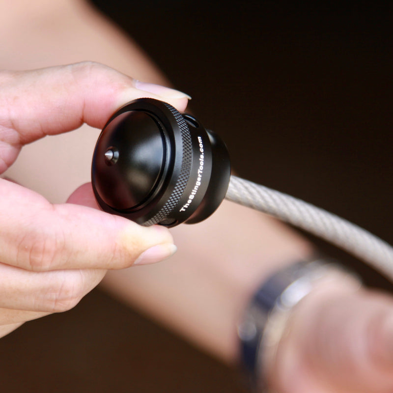 Load image into Gallery viewer, Stinger Whip Car Emergency Tool (Monkey Fist)

