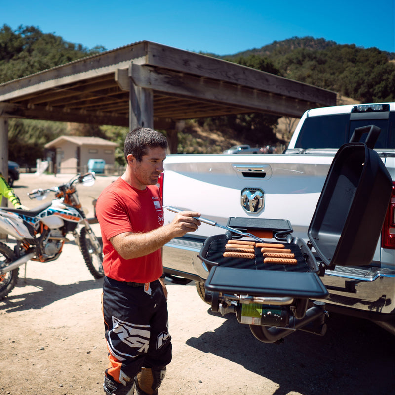 Load image into Gallery viewer, Forge 15 Hitch-Mounted Propane Grill
