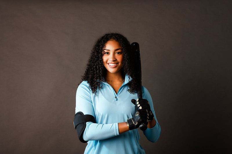 Load image into Gallery viewer, Resilient Championship Fastpitch Batting gloves - Black and Gold
