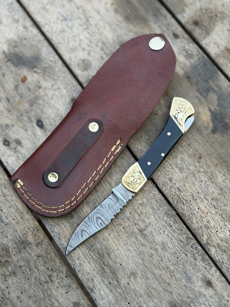 Load image into Gallery viewer, Handmade Brass Crown Folding Hunter 8" with black resin and horn handle
