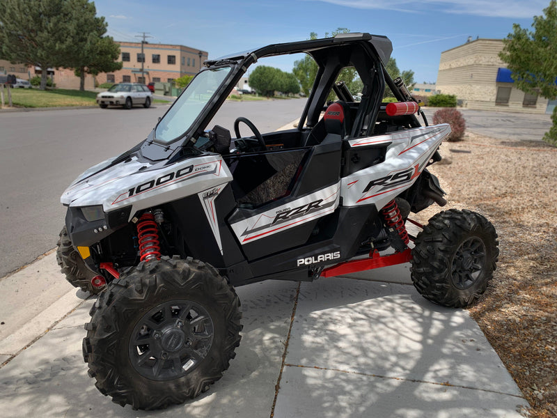 Load image into Gallery viewer, Polaris RS1 Glass Windshield with Vent and Wiper

