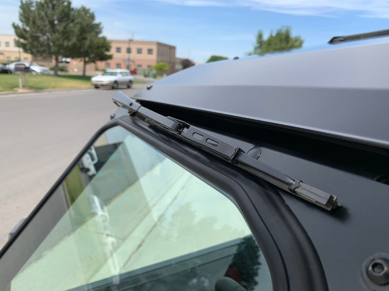 Load image into Gallery viewer, Polaris RS1 Glass Windshield with Vent and Wiper
