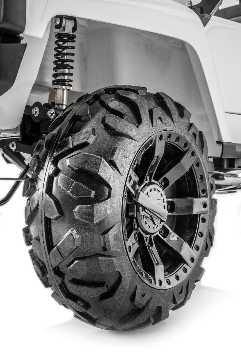 Load image into Gallery viewer, SUPERtrax® Brave Child&#39;s Ride On Car - Ivory
