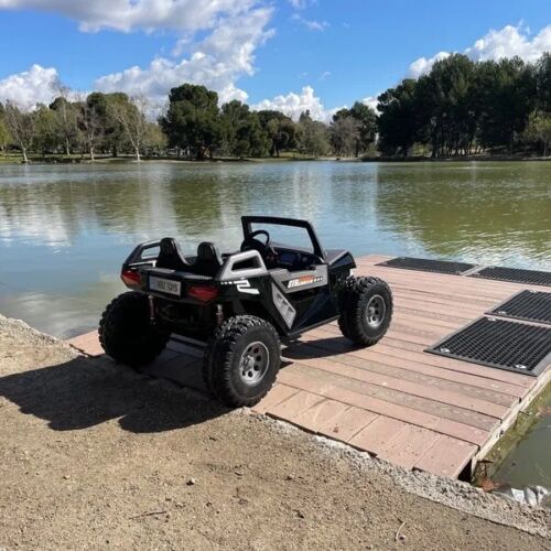 24V Clash Ride-On Giant Buggy Razor Big UTV Rubber Twin Seat ATV Can-Am Off-Road Vehicle