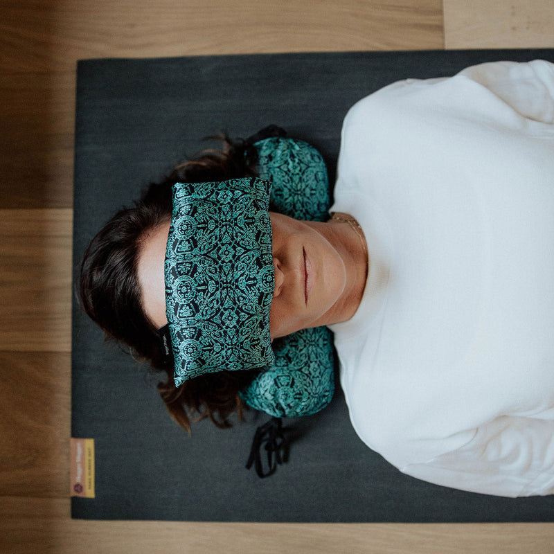 Load image into Gallery viewer, Silk Neck Pillow

