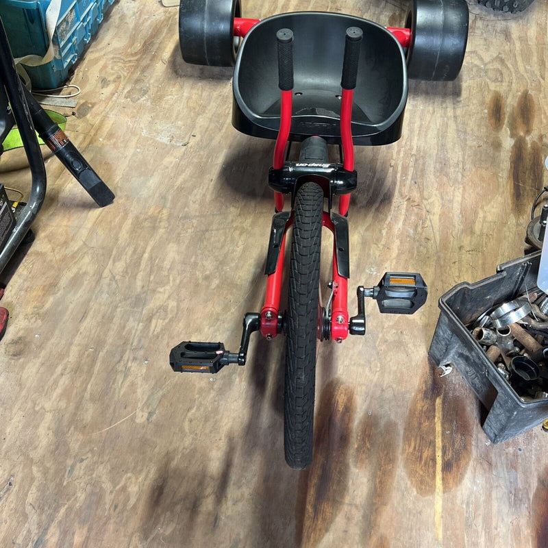 Load image into Gallery viewer, Snap-On Tools Tricycle Ride-On Scooter: Brand New in Box!
