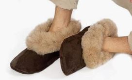 Load image into Gallery viewer, Suede and Fur Alpaca Slippers
