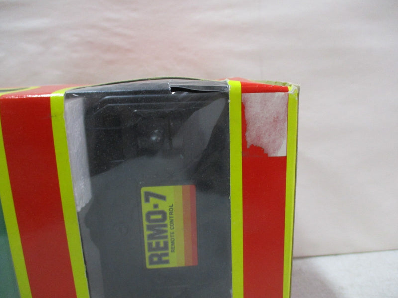 Load image into Gallery viewer, 18-Wheel Battery Operated Hauler with Remote Control
