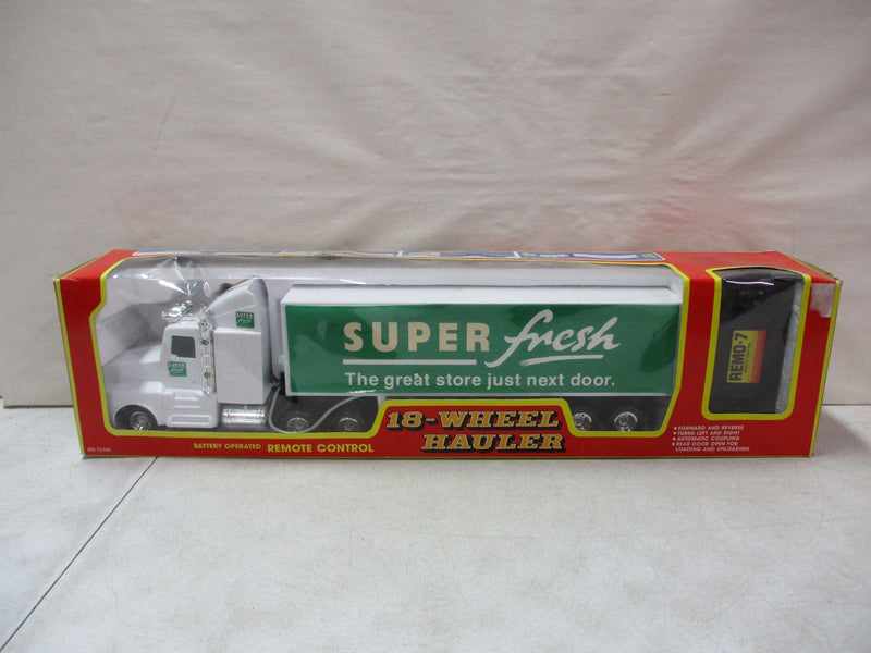 Load image into Gallery viewer, 18-Wheel Battery Operated Hauler with Remote Control
