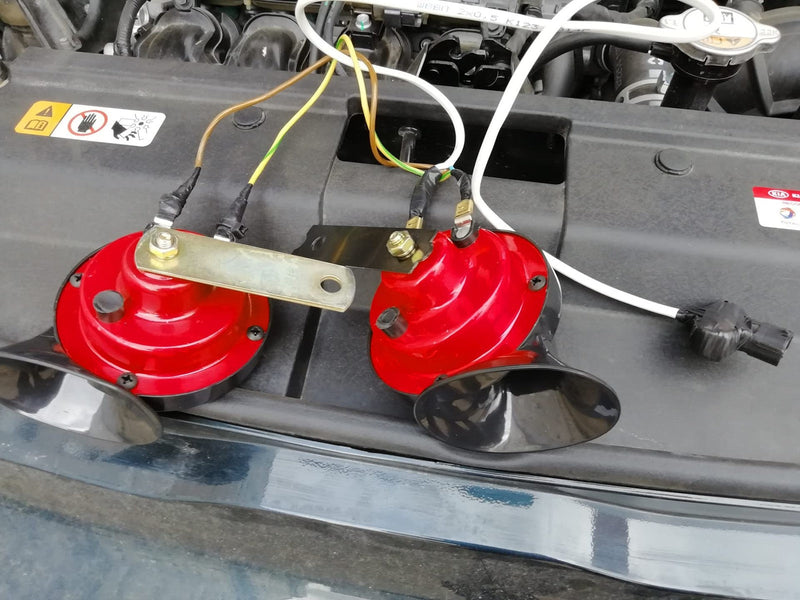 Load image into Gallery viewer, 130dB Super Loud 12V Waterproof Electric Train and Marine Truck Horn
