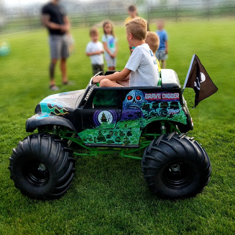 Load image into Gallery viewer, 24V Mountable Jolly Roger Pirate Flag for Ride-On Grave Digger Toy
