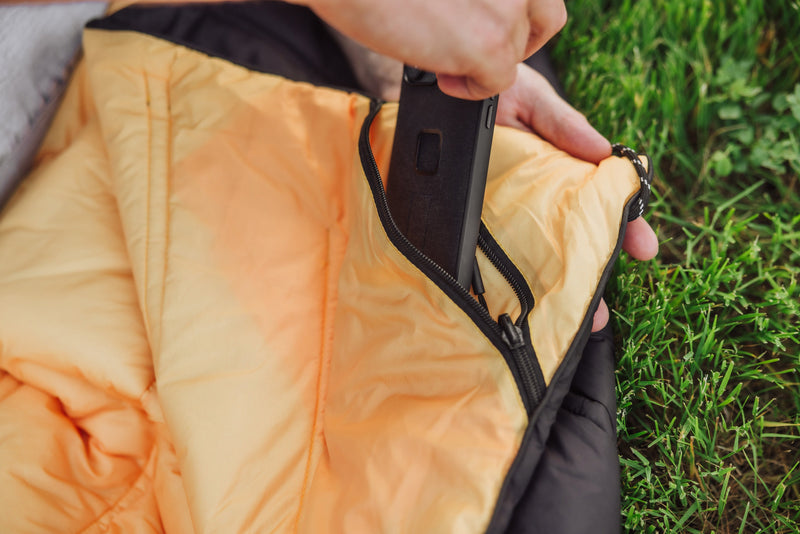 Load image into Gallery viewer, Aura Outdoor Puffer Blanket
