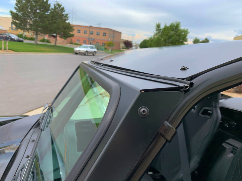 Load image into Gallery viewer, Wildcat XX Vented Glass Windshield with Wipers
