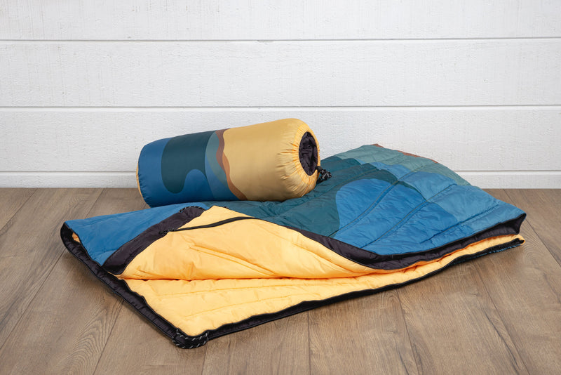 Load image into Gallery viewer, Aura Outdoor Puffer Blanket
