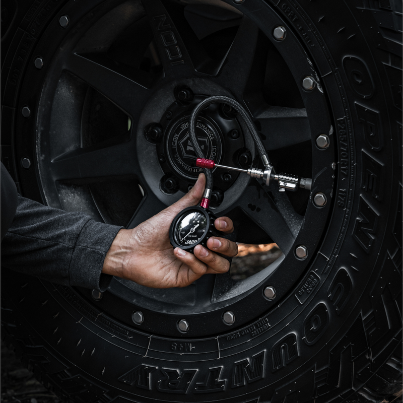 Load image into Gallery viewer, Lightning™ RX4 Tire Deflator with Gauge - 60 PSI | Quick-Connect Rapid Air Down Tool for Off Road 4x4
